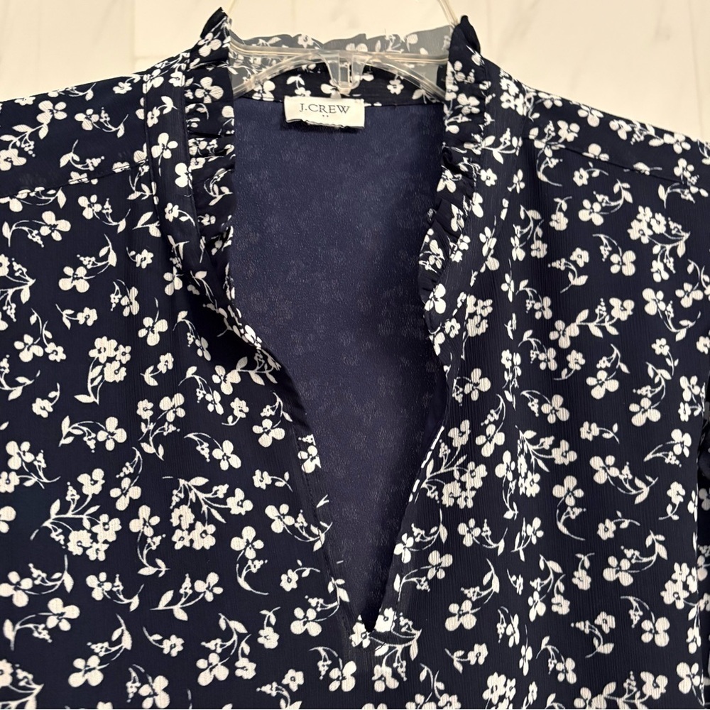 J.Crew Factory V-Neck Crinkle Top in Black with White Floral Print Size 3XL - Picture 4 of 10